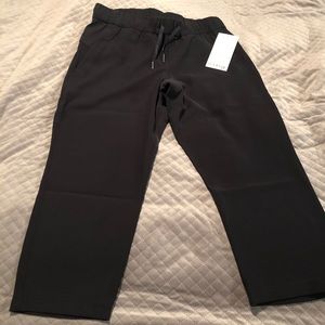Woman’s lululemon crop 23”